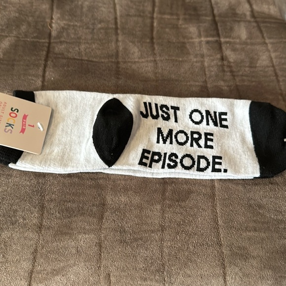 “One More Episode” Stemless Wine Glass & Socks - Picture 3 of 5